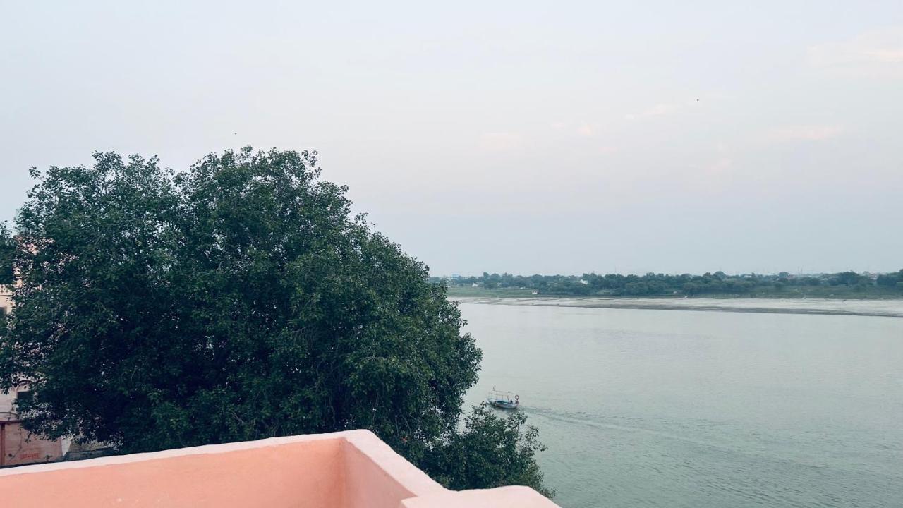 Tandon Lodge On The Ganga Ghat Homestay Váránaszi Kültér fotó